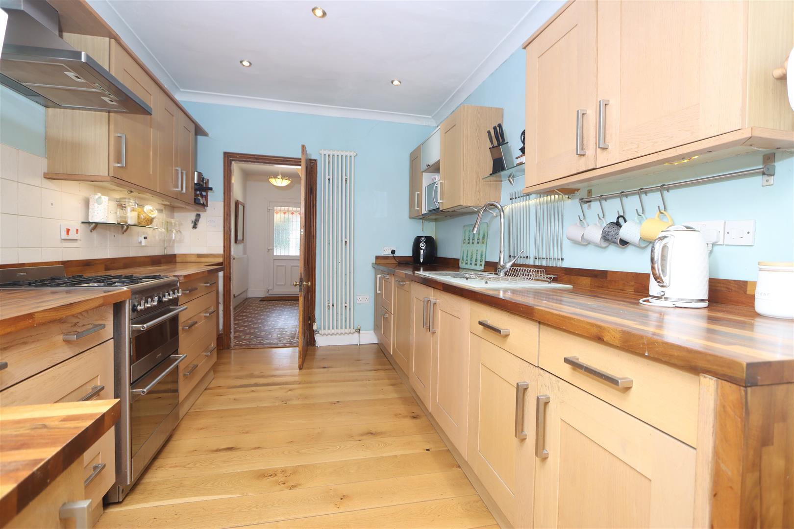 4 bed property in Kidderminster Road, Stourbridge